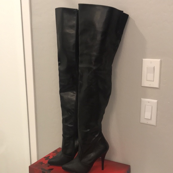 Pleaser Seduce 3024. Size 8.  Black - Picture 3 of 8